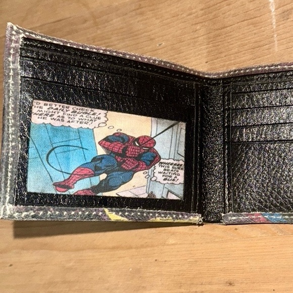 Marvel Comics Vintage Comic Style Wallet - Picture 5 of 7